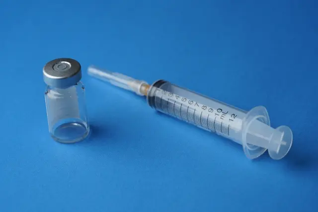 ワクチンと注射器 イメージ